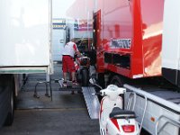 Verladung der Moto GP Maschinen DSC00212